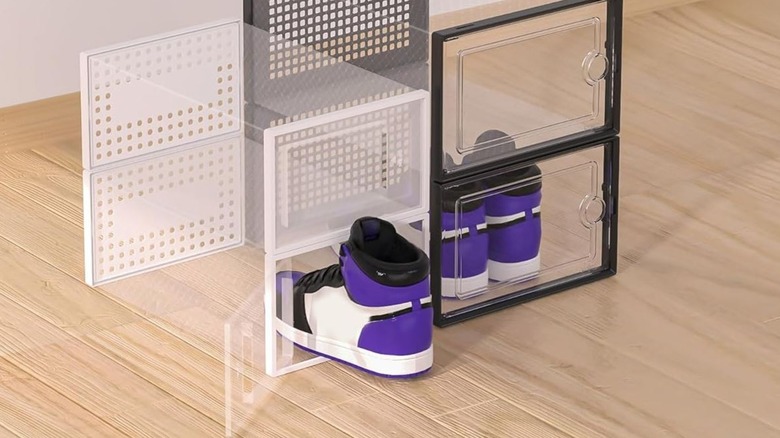 Kuject containers in white and black used for sneakers
