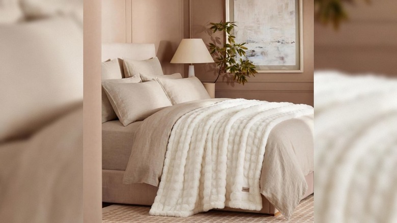 Bedsure's 3D Fleece Bubble Blanket