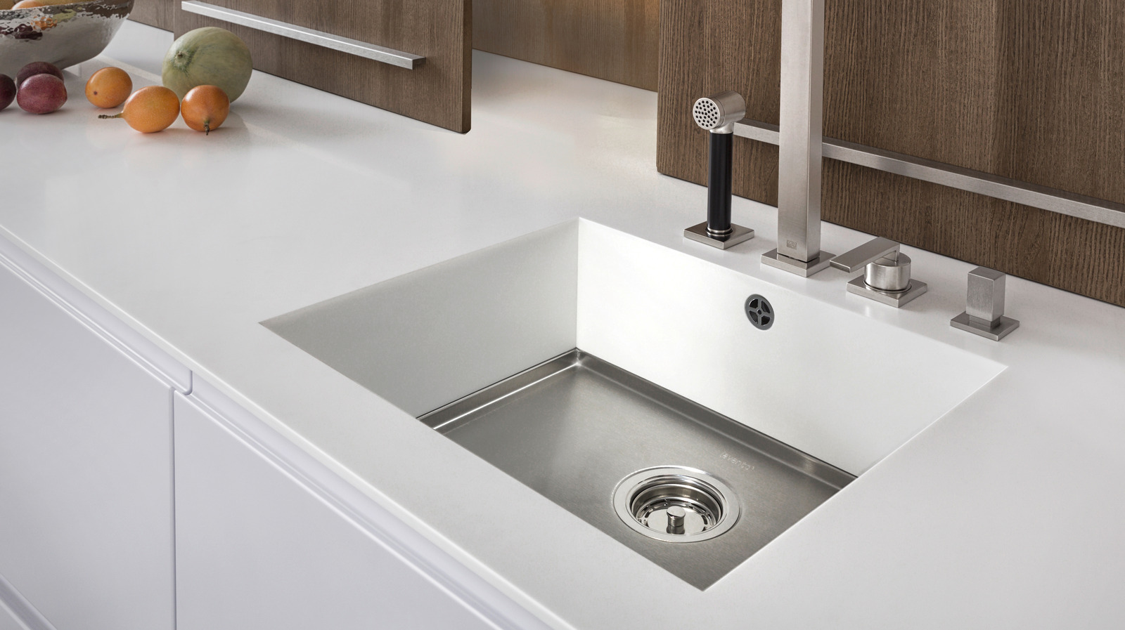 An Expert Explains How To Clean Your Kitchen Sink So It’s Free Of Germs