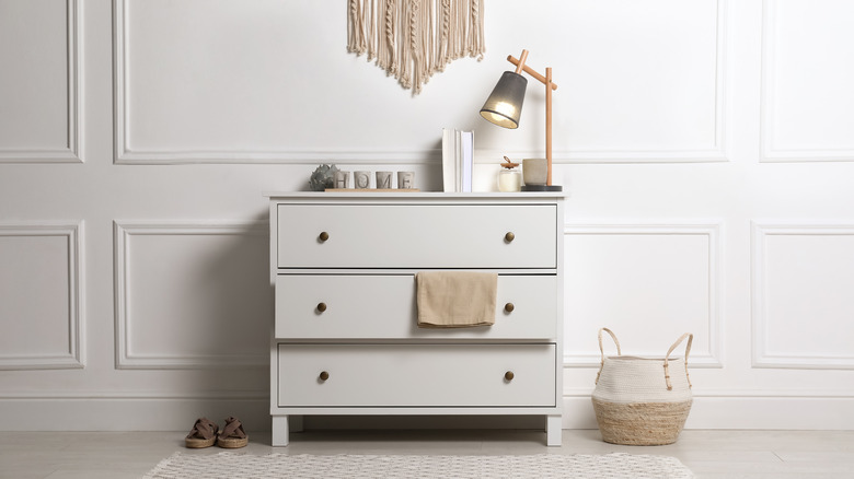 Minimalist chest of drawers