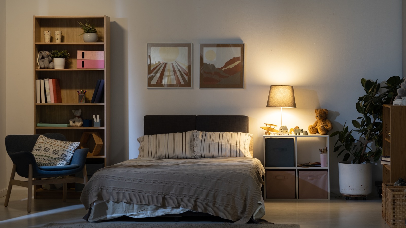 An Expert Explains The Best Ways To Organize Your Small Bedroom