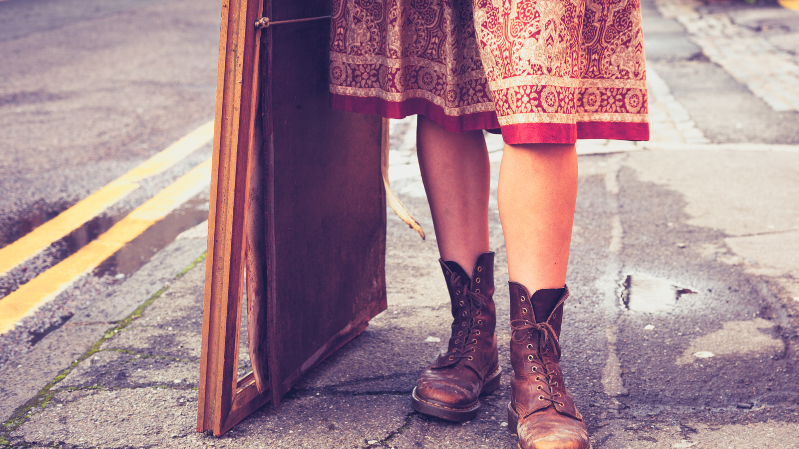 An Expert Floral Designer Explains How To Upcycle Your Damaged Photo Frames