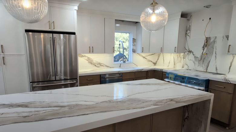 calacatta gold quartz worktop and backsplash