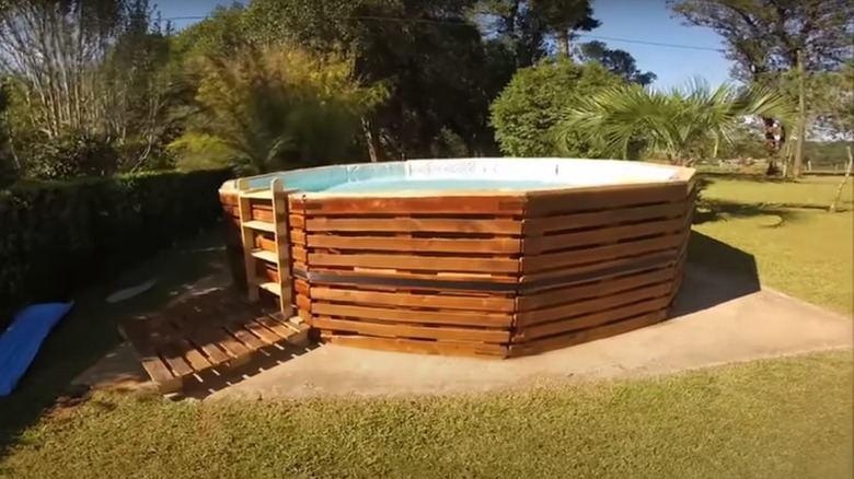 pool made of wood pallets