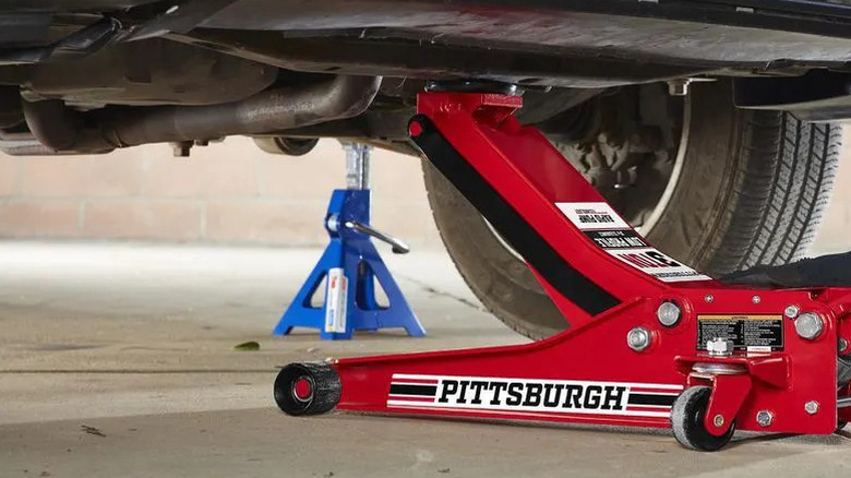 Pittsburgh 3-ton aluminum jack stand