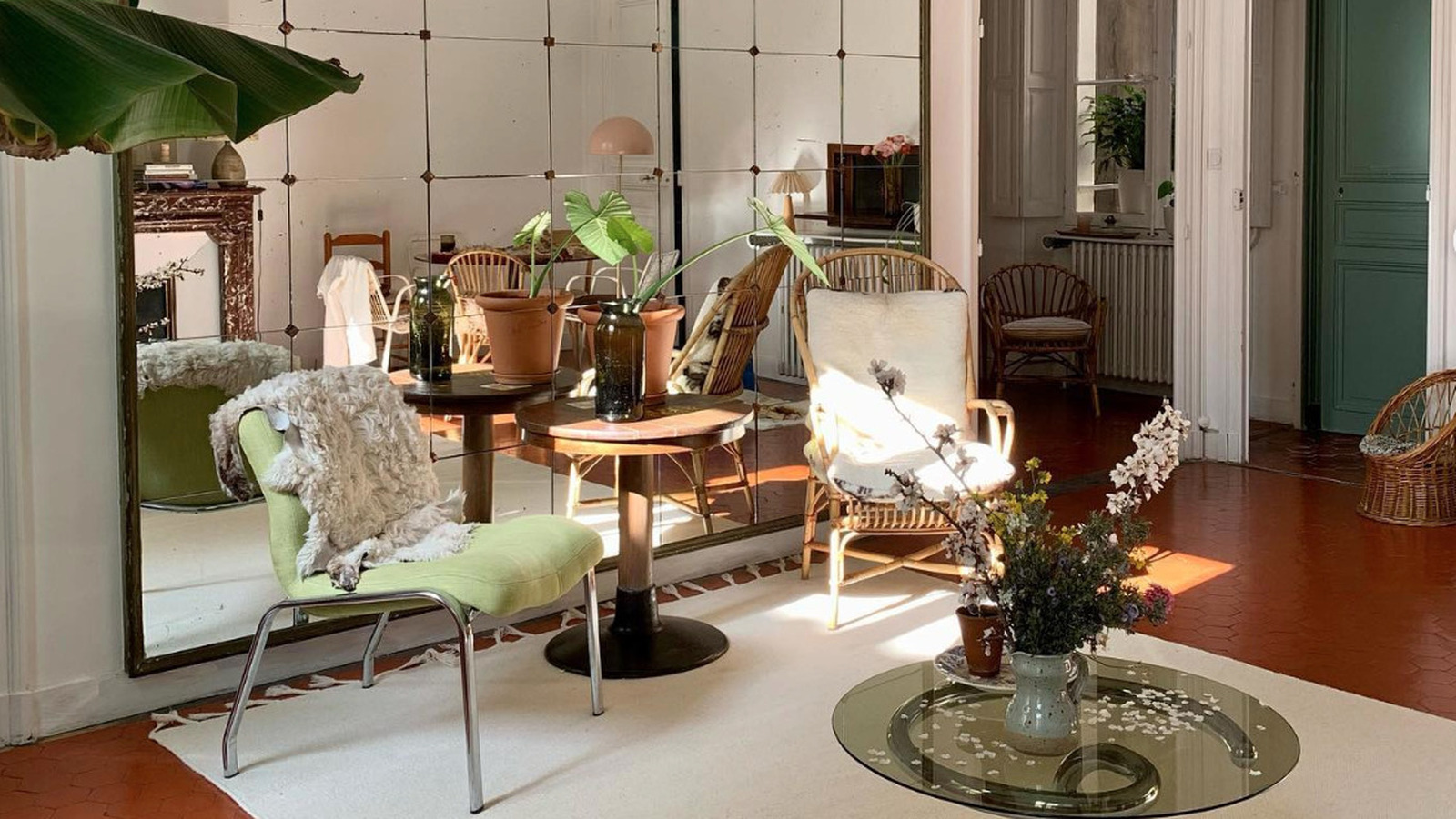 Are Mirrored Walls From The '70s Making A Sophisticated Comeback In