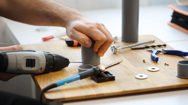 making PVC pipe table legs