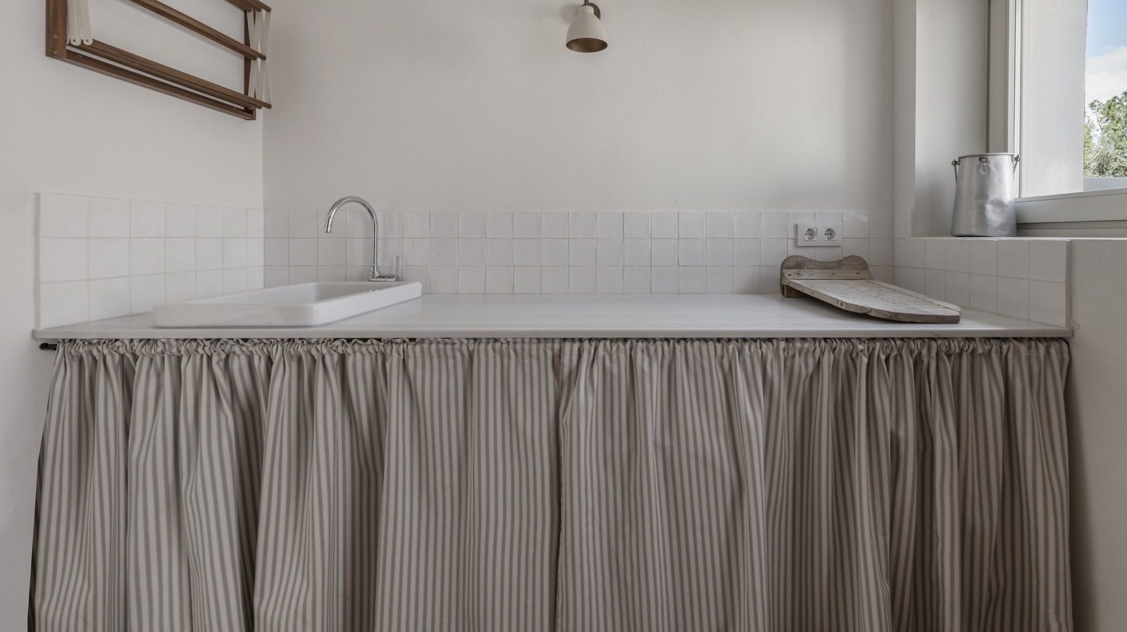 How to Avoid Common Mistakes When Purchasing a Laundry Curtain