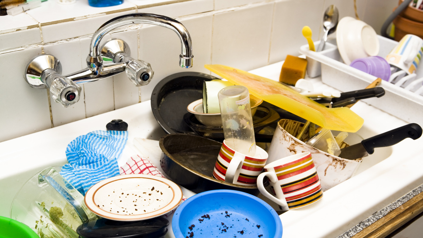 Steer Clear of This Sink Color for a Low-Maintenance Home