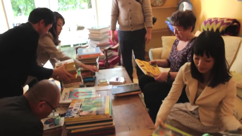 Marie Kondo organizing bookshelf