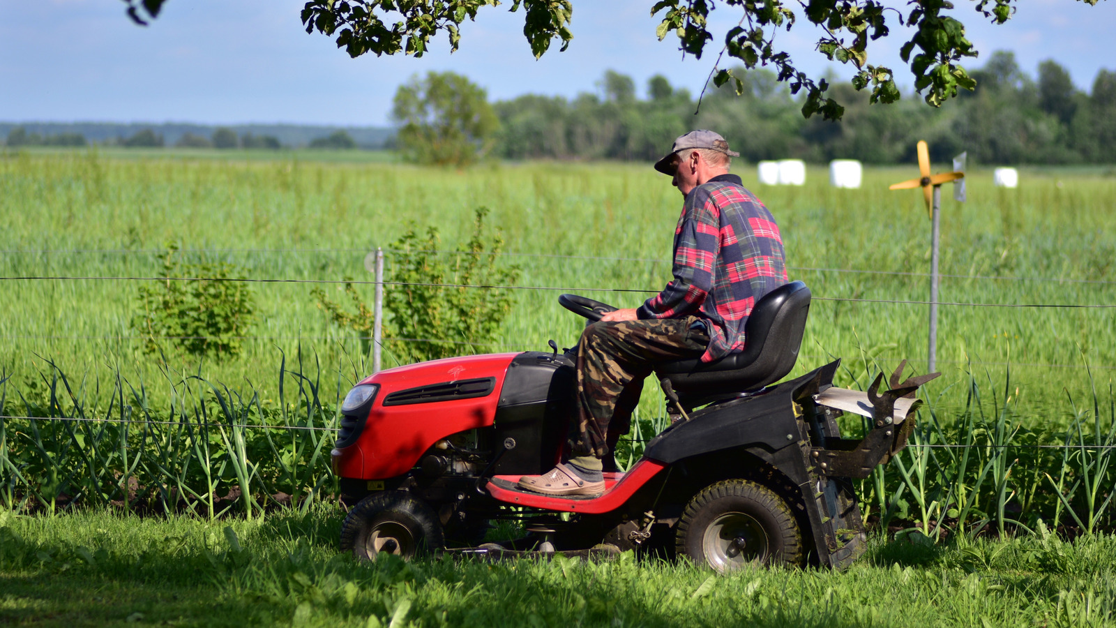 Bad Habits You Must Break If You Use A Riding Lawn Mower