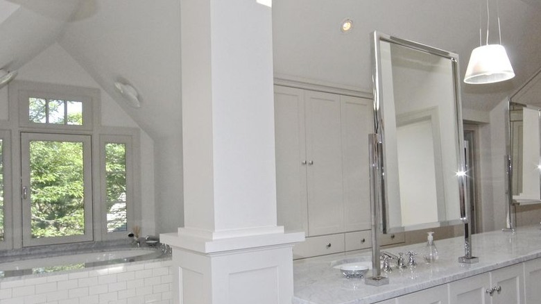 The bathroom of the Obama estate