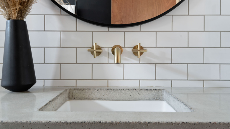 Soft gold faucet