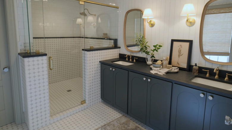 White and grey tiled bathroom