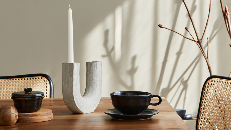 candle stick minimalist dining table