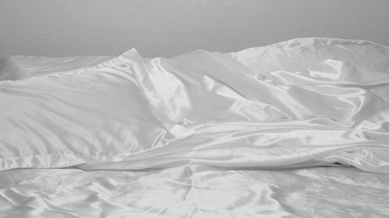 luxurious bedding material