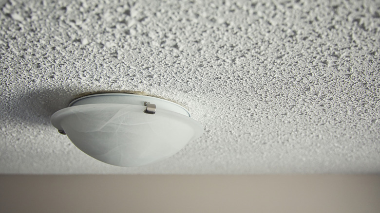 popcorn ceiling with light fixture