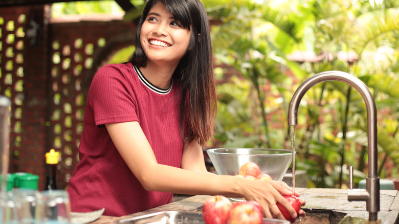 woman washing apples