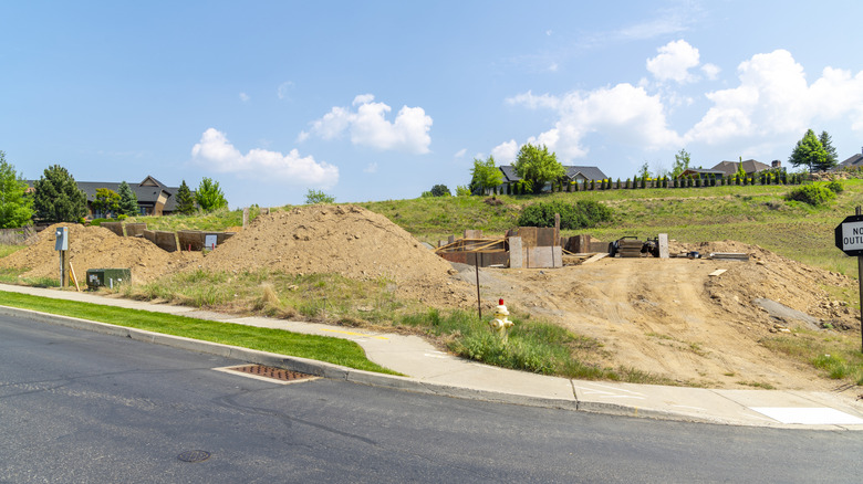 A vacant lot in a neighborhood