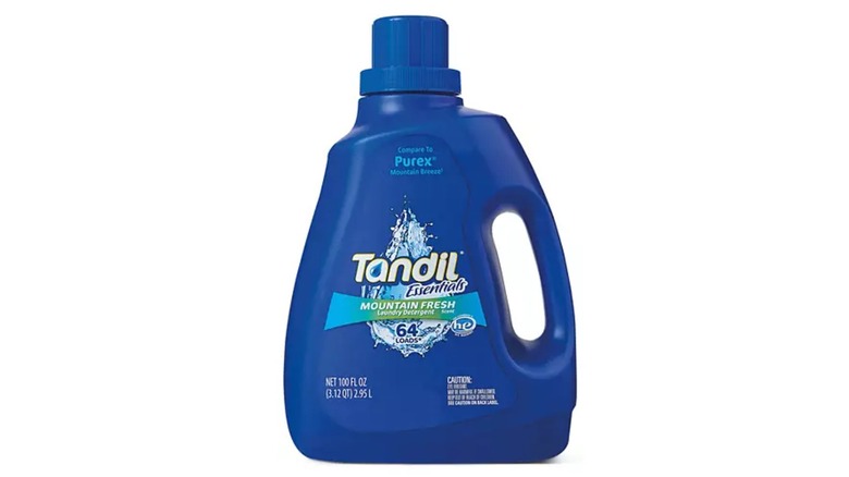 Large blue detergent bottle of Tandil Fresh Essentials Liquid Laundry Detergent