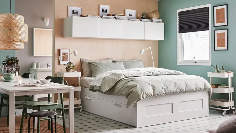 bedroom with platform bedframe