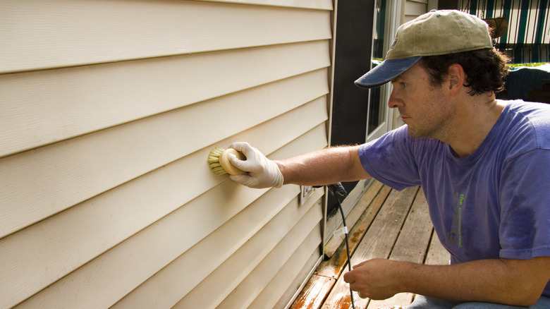 dirt and grime buildup on vinyl siding