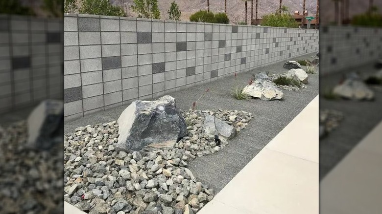 decomposed granite mulch paired with stone landscaping