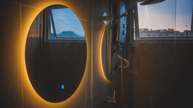 Illumination mirrors in a bathroom
