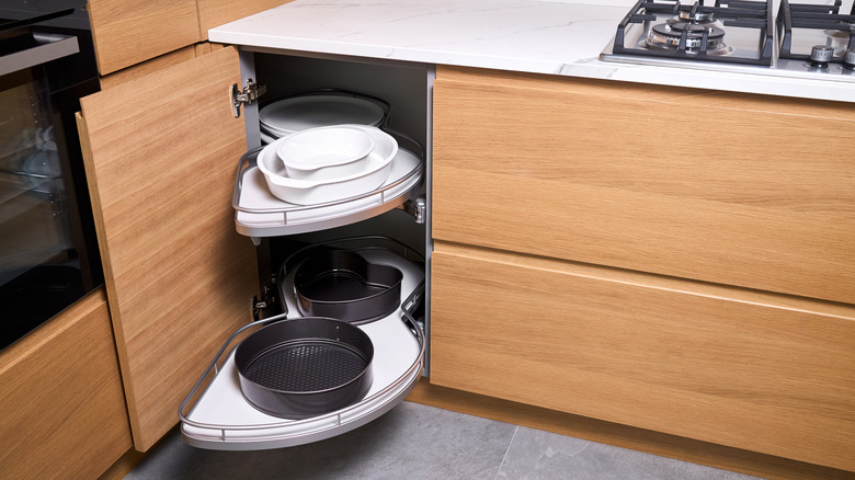 Blind corner cabinet with pull-out storage shelves