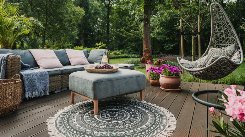 A garden patio equipped with lots of stylish furniture