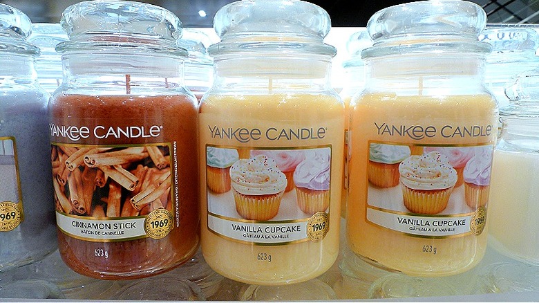 A group of Yankee Candle jars featuring the scents cinnamon stick and vanilla cupcake