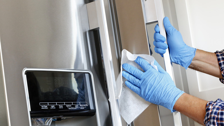 Cleaning stainless steel refrigerator