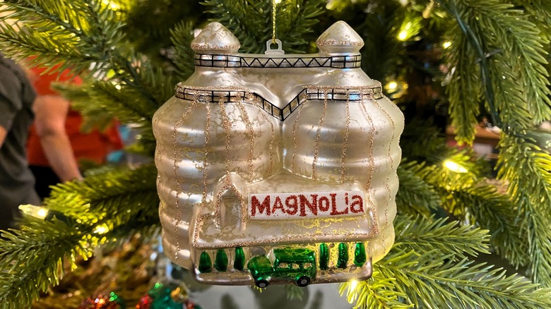 silo Magnolia sparkling ornament
