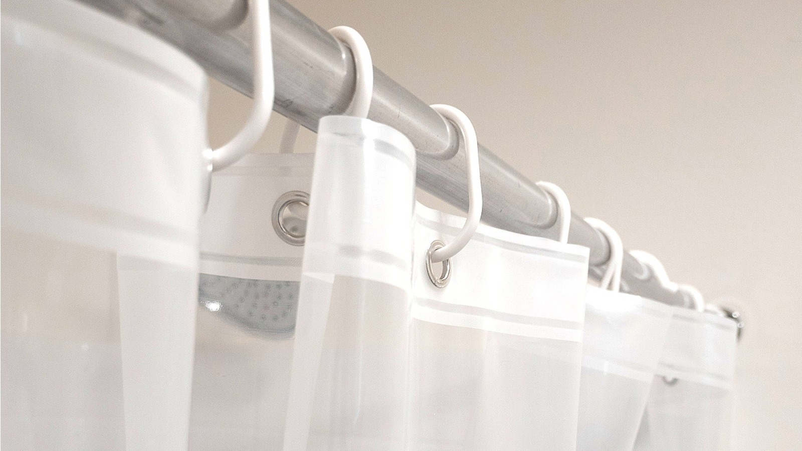 Build It Forward's Shane Duffy's Best Tips For Keeping A Shower Curtain