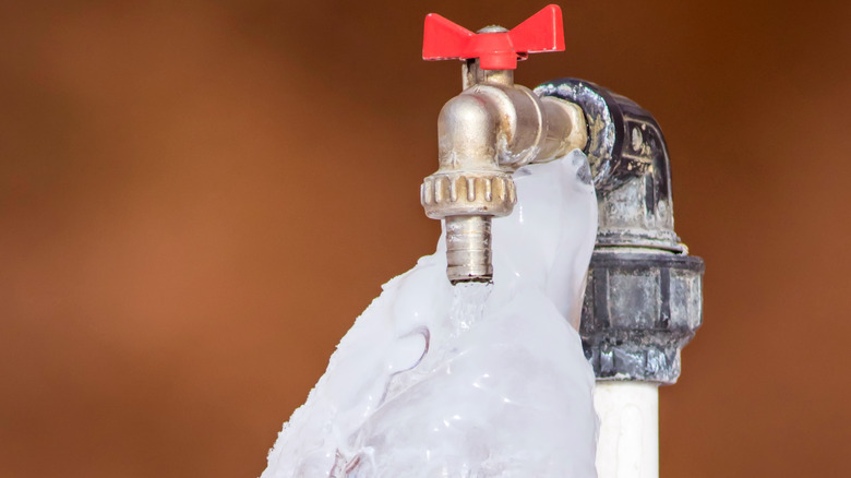 Frozen water nozzle