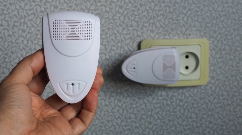 ultrasonic pest repellers in hand plugged in