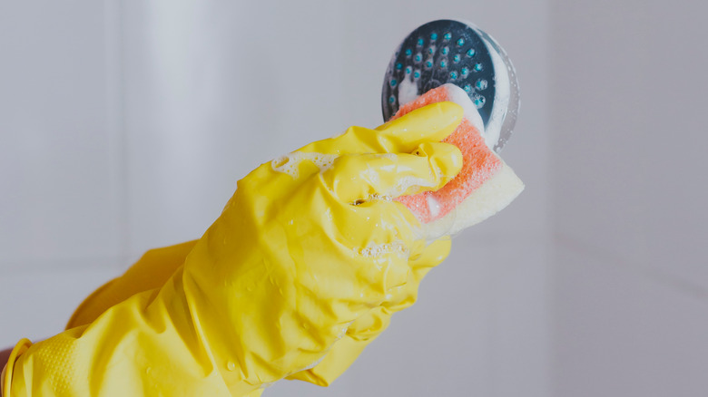 Scrubbing shower head