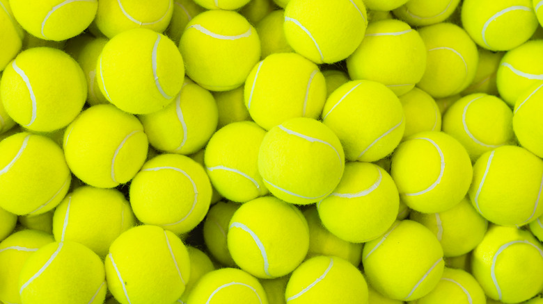 tennis balls 