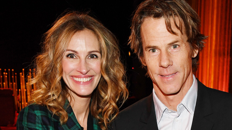 Julia Roberts and Danny Moder smiling