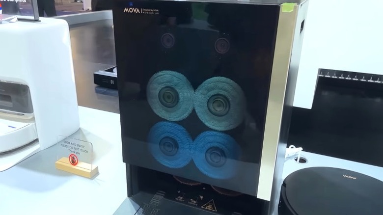 MOVA 2026 CES display of Mobius 60 with MopSwap System