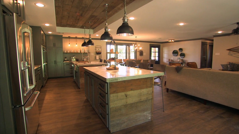 reclaimed wood tray ceiling