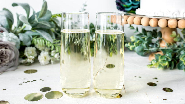 Stemless champagne glasses