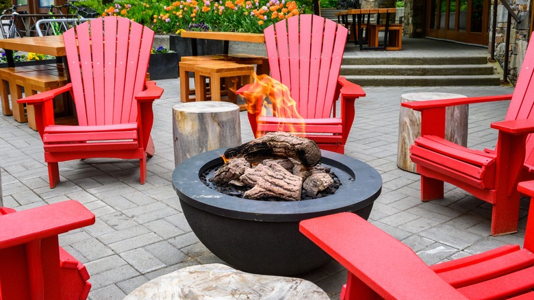 gas fire pit, red chairs
