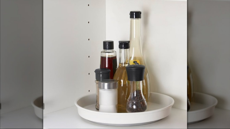 VARIERA Lazy susan in pantry with sauces and bottles on it