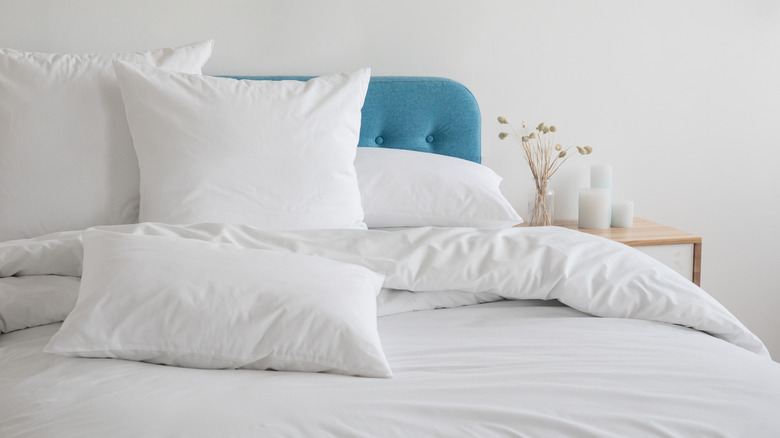 white minimalist bedding 