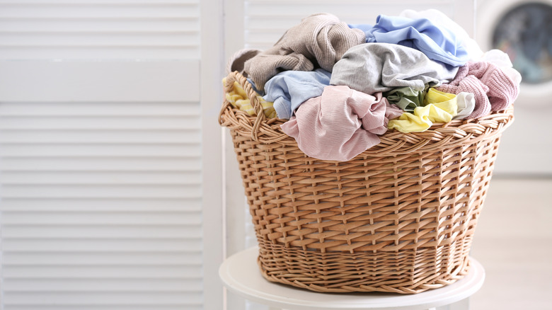Basket of laundry 