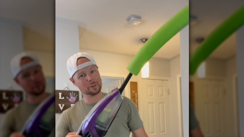 Pool noodle vacuum extender