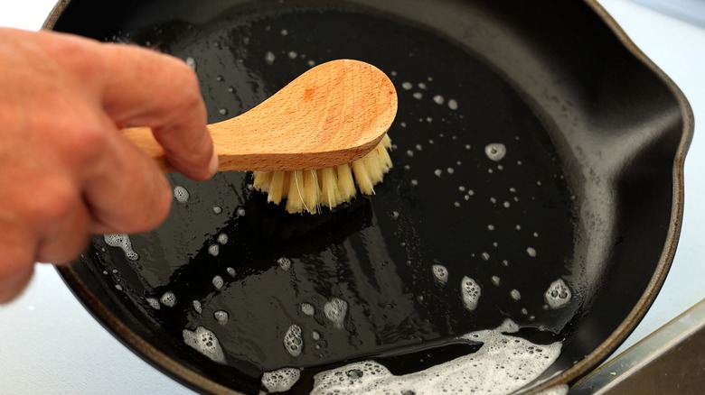 Cleaning cast iron