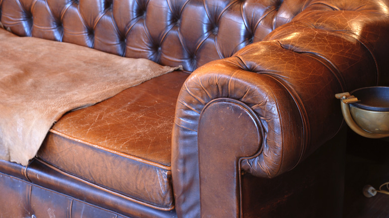 Can You Use Clorox Wipes on Suede Couch Furniture?