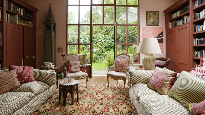 Family sitting room decorated with various patterns of terracotas, pinks, and sage green